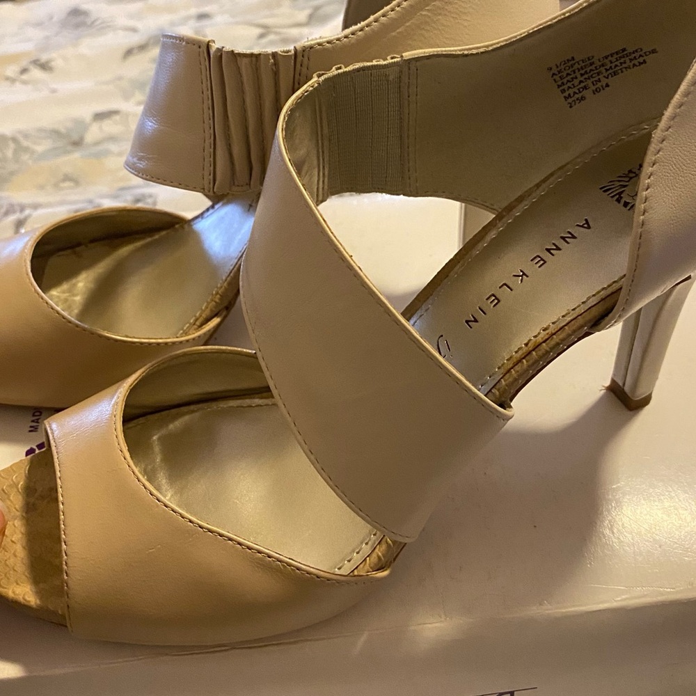 Size 9.5 shoes cream and taupe mid heels.